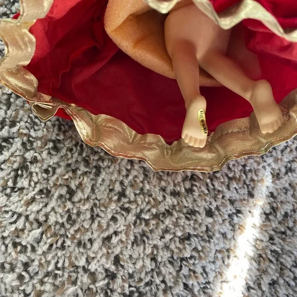 Vintage Elegant Red Angel with golden wings - Picture 4 of 4